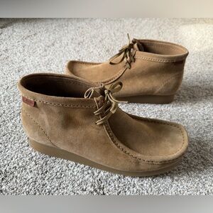 NWOT Clarks Men's Collection Dark Sand Suede Wallaston Boot Shoe Size 10